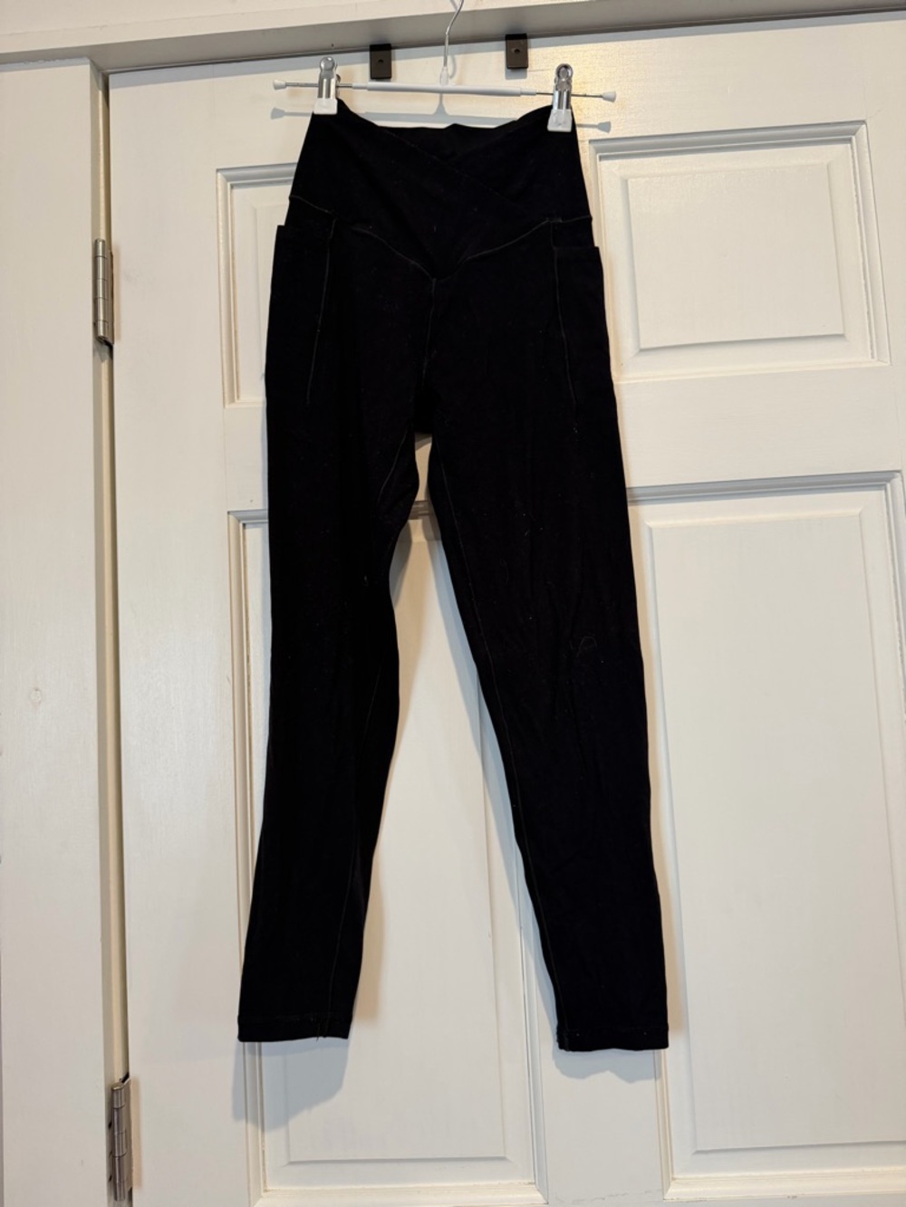 Aerie Black High-Waist Women’s Leggings with Pockets and Criss Cross Waist